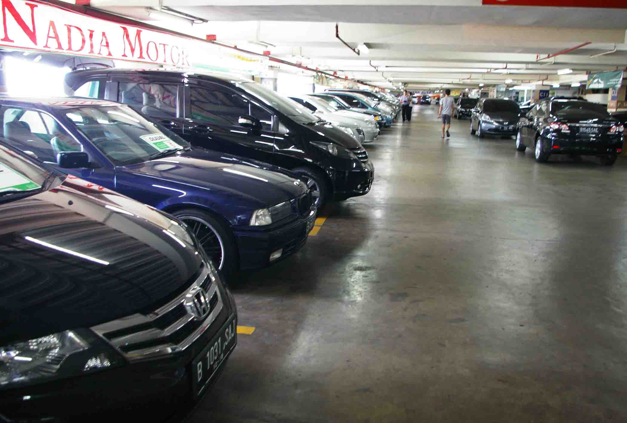 Sentra Otomotif di Blok M Square