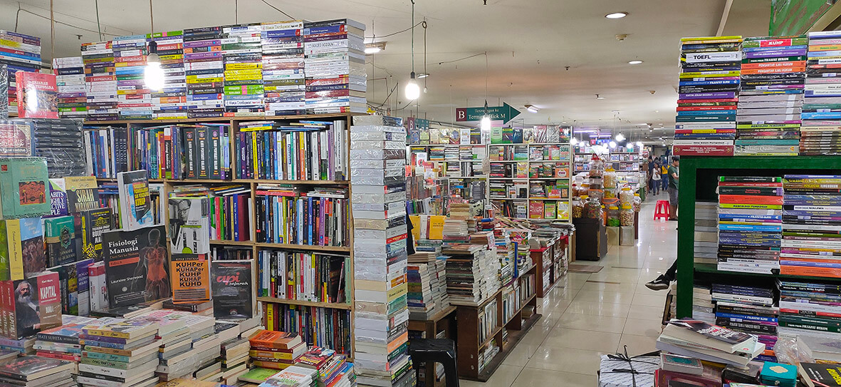 Bursa Buku Blok M